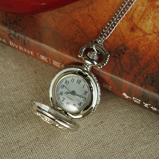 Reloj de Bolsillo Plateado con Números Romanos - Image 10