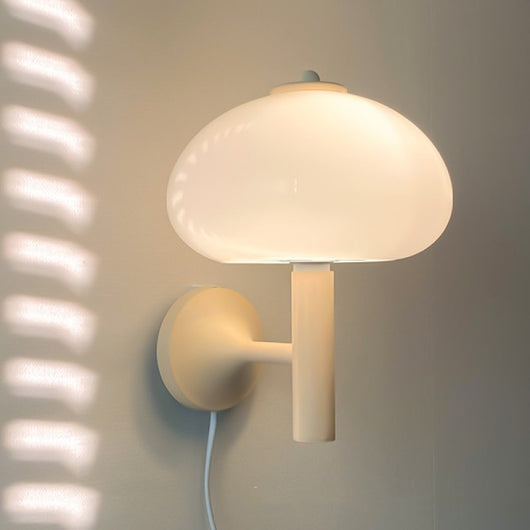 Lámpara de Pared Bauhaus Minimalista con Pantalla de Vidrio Lechoso