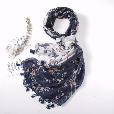 Pañuelo de Seda Artesanal con Estampado Floral Vintage y Flecos