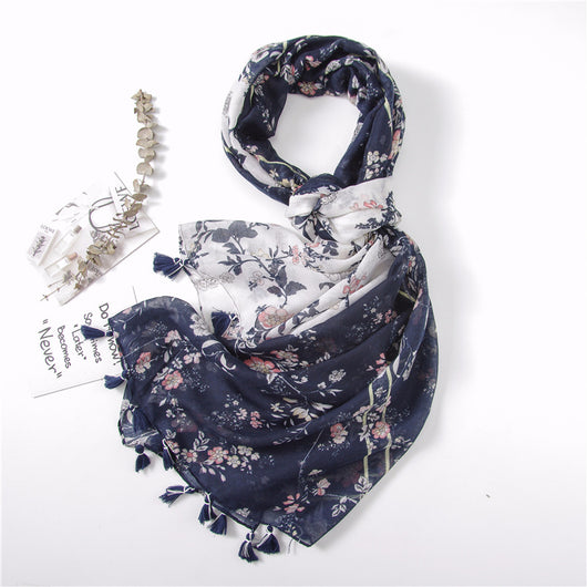 Pañuelo de Seda Artesanal con Estampado Floral Vintage y Flecos