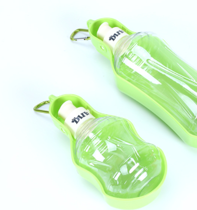 Botella de Agua Portátil para Mascotas en Viajes - Image 9