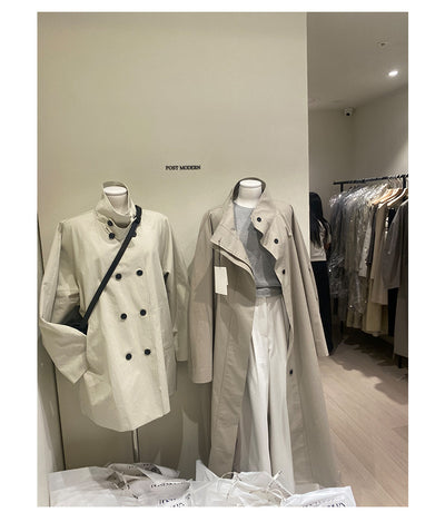 Gabardina Larga de Cuello Alto con Diseño Versátil y Elegancia Contemporánea - Image 14