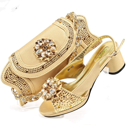 Conjunto de Fiesta Elegante con Zapatos de Tacón Punta Aguda y Bolso de Cristales - Image 10