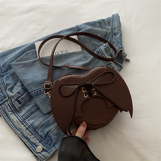Bolso Bandolera con Diseño de Alas de Murciélago y Corazón - Image 10