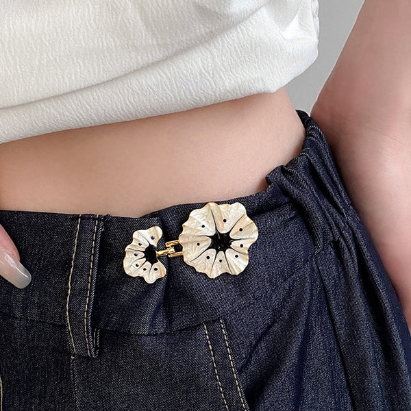 Jeans con Cintura Elástica y Hebilla Floral Esmaltada