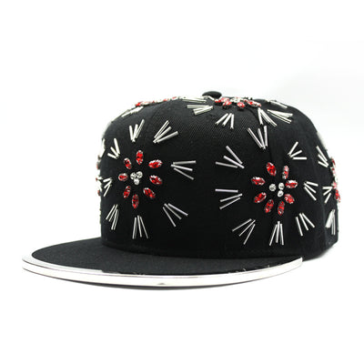 Gorra Hip Hop con Cristales Coloridos y Borde Metálico para Presentaciones - Image 9
