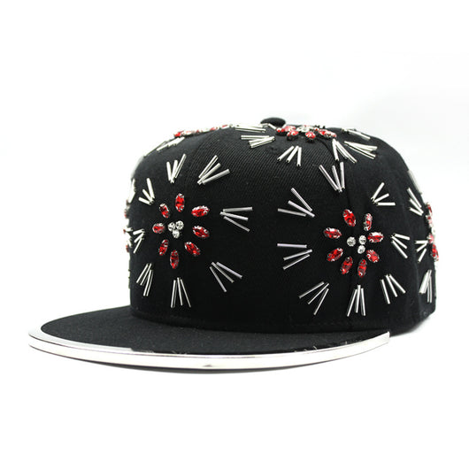Gorra Hip Hop con Cristales Coloridos y Borde Metálico para Presentaciones - Image 9