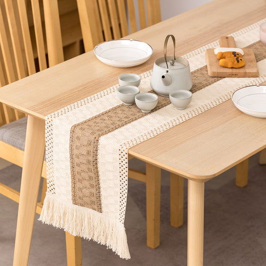 Camino de Mesa Decorativo con Patrón Hueco y Borlas - Image 3