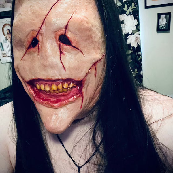 Máscara de Demonio con Cabello Largo y Dientes Aterradores