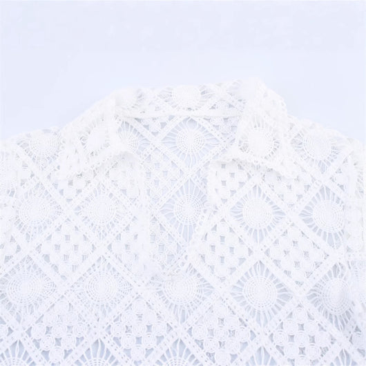 Blusa Elegante con Cuello en V y Bordados para Mujer - Image 3