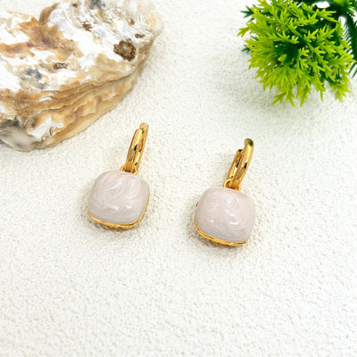 Aretes Colgantes con Circonita Micro Incrustada y Detalles Esmaltados - Image 4