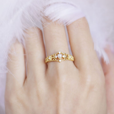 Anillo Hueco Dorado Vintage para Mujer - Image 8