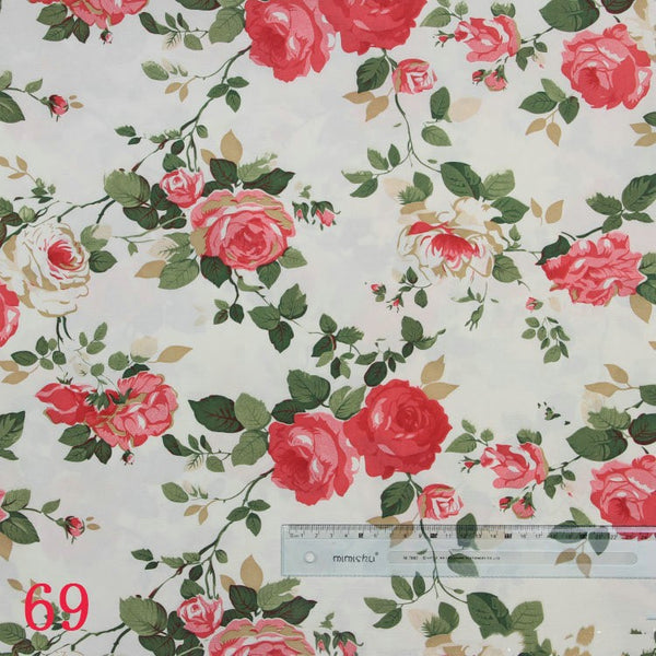 Tela Estampada Poliéster Flores Rojas y Hojas Verdes sobre Base Beige - Image 5