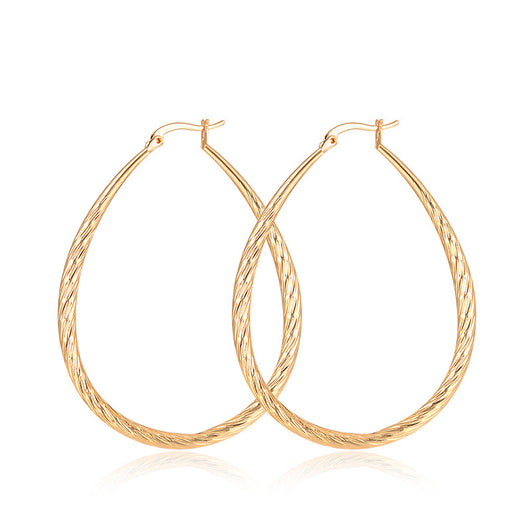 Aretes Dorados en Gota con Textura y Acabado Mate - Image 10