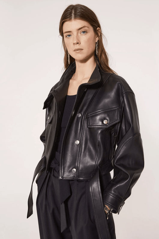 Chaqueta Vaquera con Cinturón de Cuero Suave y Lana Texturizada - Image 17