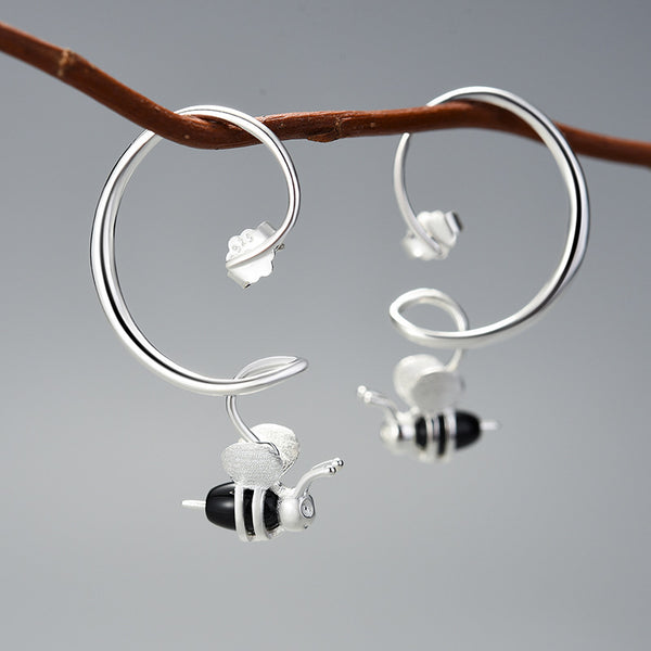 Aretes de Plata Esterlina con Diseño Geométrico de Abeja