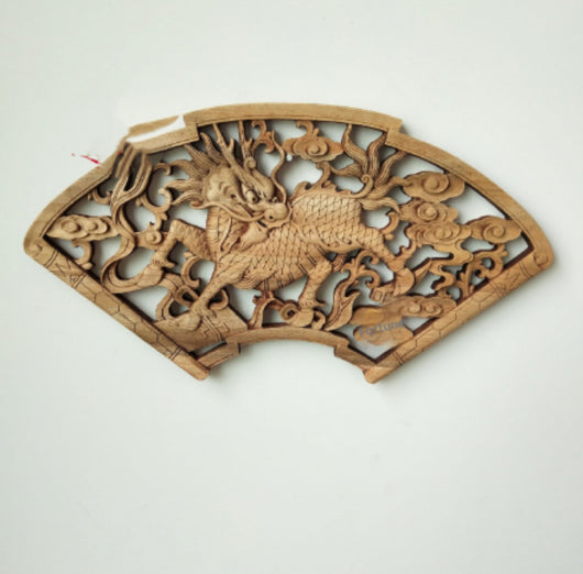 Colgante Tallado en Madera Dongyang Estilo Chino Artesanal - Image 4