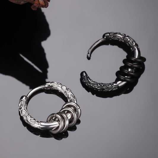 Aretes de Plata Esterlina para Hombre con Diseño de Aro Dorado - Image 2