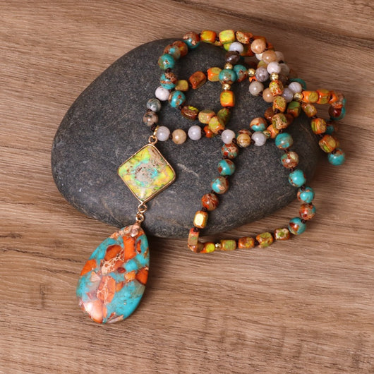 Collar de Agua con Piedras de Colores - Diseño Elegante en Gota - Image 4