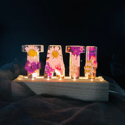 Luz Nocturna USB con Letras de Flores Reales Epoxy - Image 11