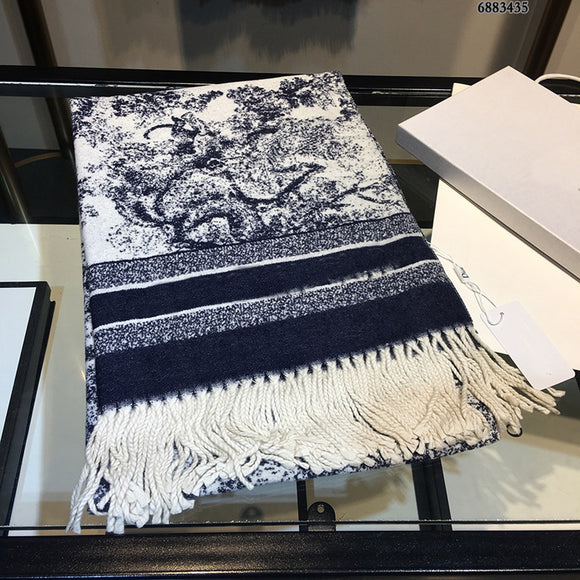 Pañuelo Elegante con Fleco y Estampado de Animales Acuarela