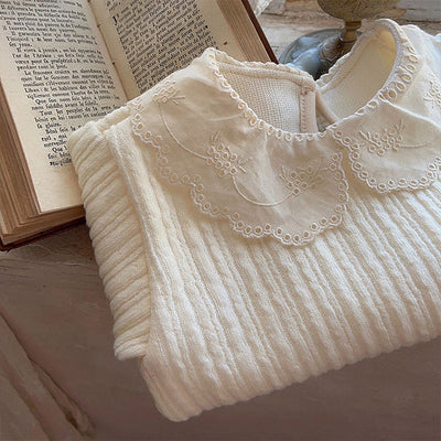 Blusa Infantil de Algodón Grueso con Cuello de Encaje - Image 6