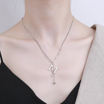 Dije de Plata Esterlina Letra M con Borla - Diseño Exclusivo