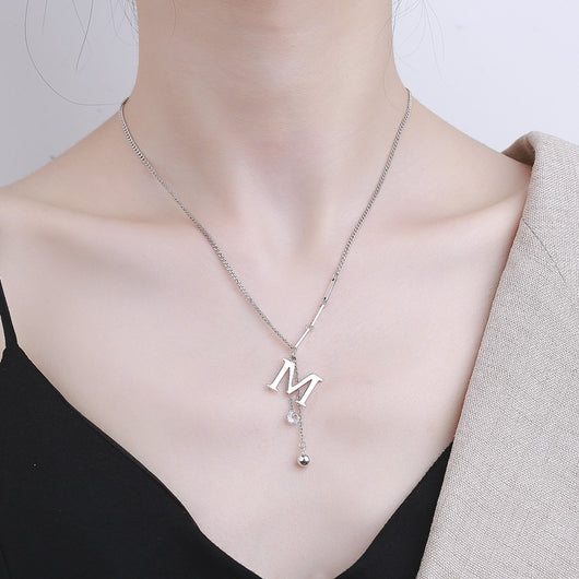 Dije de Plata Esterlina Letra M con Borla - Diseño Exclusivo