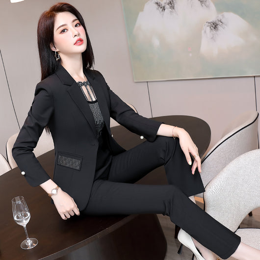 Traje Ejecutivo Femenino Ajustado Elegancia Profesional - Image 3