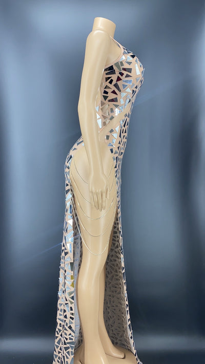 Vestido de Fiesta Elegante sin Mangas con Espalda Descubierta y Detalles Brillantes - Image 6