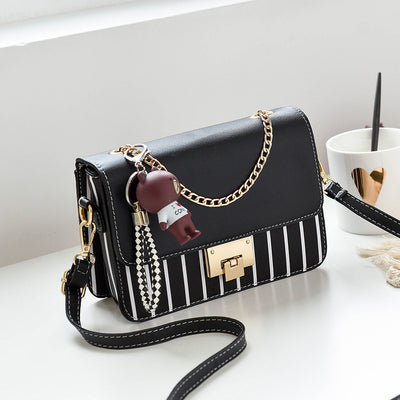 Bolso Bandolera para Mujer con Dije de Osito - Image 10