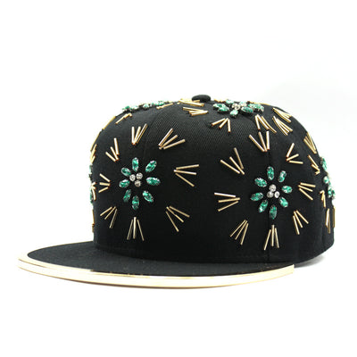 Gorra Hip Hop con Cristales Coloridos y Borde Metálico para Presentaciones - Image 11