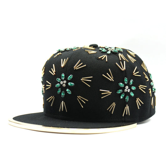 Gorra Hip Hop con Cristales Coloridos y Borde Metálico para Presentaciones - Image 11