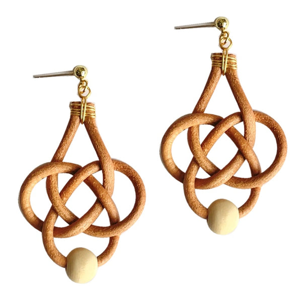 Aretes Trenzados con Cuentas de Cuero y Nudo Chino