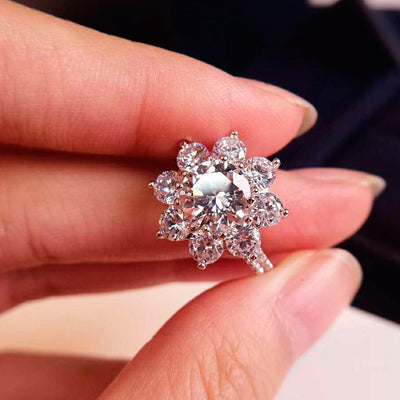 Anillo de Plata Esterlina con Diamante de 2 Quilates - Diseño Girasol - Image 6