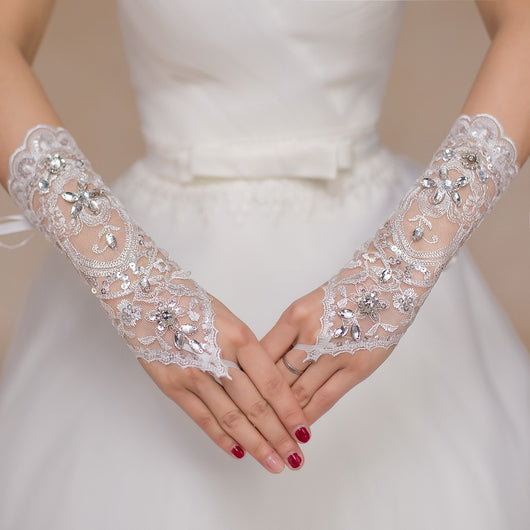 Guantes de Novia Cortos con Encaje de Diamantes - Accesorios de Boda Elegantes
