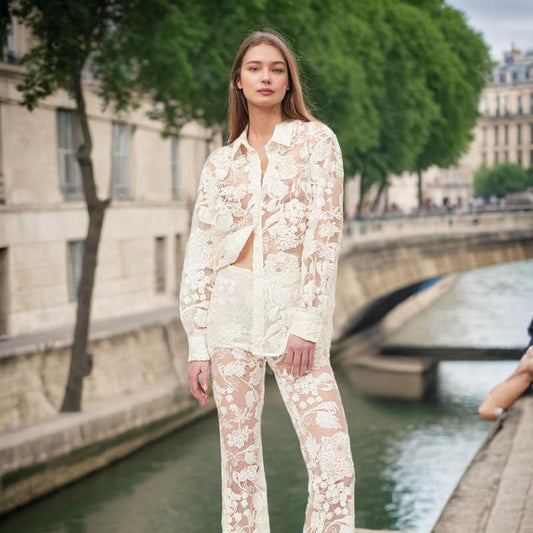 Conjunto Elegante: Blusa Bordada Transparente con Pantalón Talle Alto - Image 2