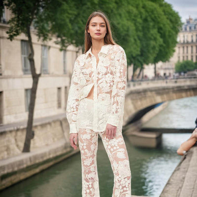 Conjunto Elegante: Blusa Bordada Transparente con Pantalón Talle Alto - Image 2