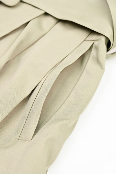 Short Estilo Trench Coat Clásico Británico Cintura Ajustada Caqui Claro - Image 20