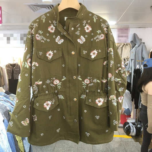 Gabardina de Industria Pesada con Flores Bordadas - Image 11