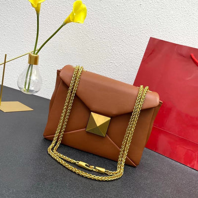 Bolso de Cadena Retro con Remaches Dorados para Mujer - Versátil y Elegante - Image 11
