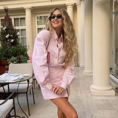 Traje Ejecutivo Mujer: Blusa Rayada con Cuello Solapa y Falda Entallada - Image 21