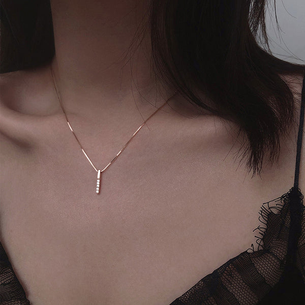 Collar de Plata Esterlina S925 con Barra Vertical de Diamantes Micro - Elegancia Temperamental para Mujer