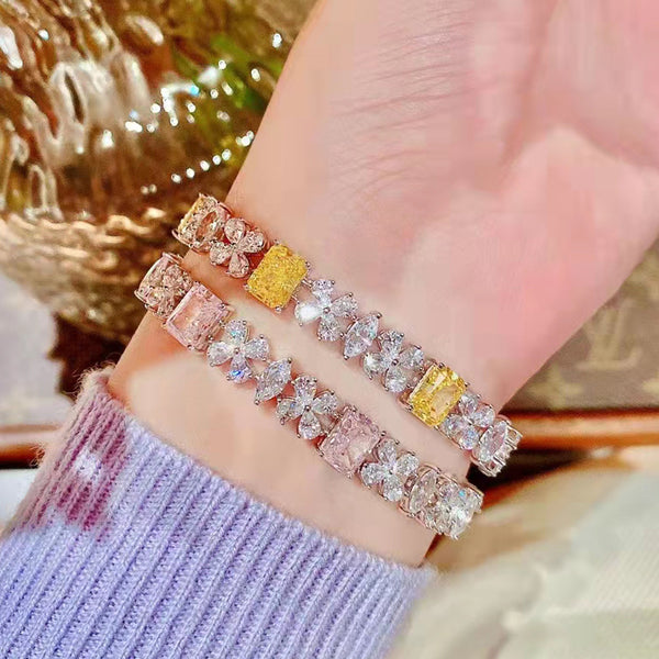 Pulsera Floral de Diamantes de Color en Oro Amarillo 18K