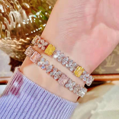 Pulsera Floral de Diamantes de Color en Oro Amarillo 18K
