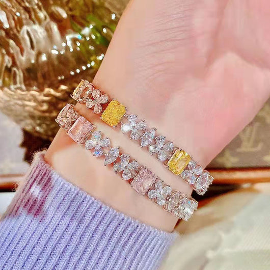 Pulsera Floral de Diamantes de Color en Oro Amarillo 18K