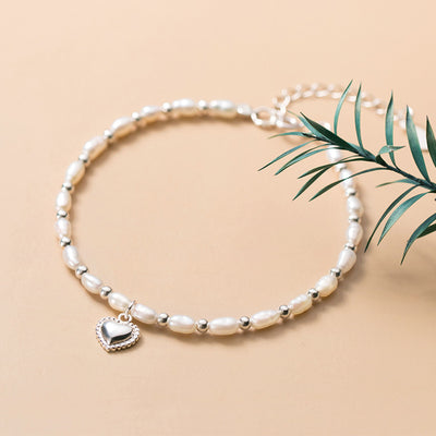 Pulsera de Perlas con Dije de Amor - Elegancia y Serenidad - Image 3