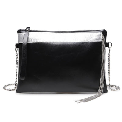 Clutch Sobre Elegante con Borlas - Diseño Minimalista en Negro - Image 4