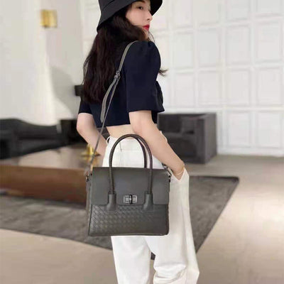 Bolso Bandolera de Cuero Tejido con Gran Capacidad para Mujer - Image 4