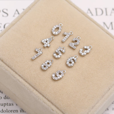 Joyas Chapadas en Oro con Números de Año de Nacimiento Personalizables - Image 46